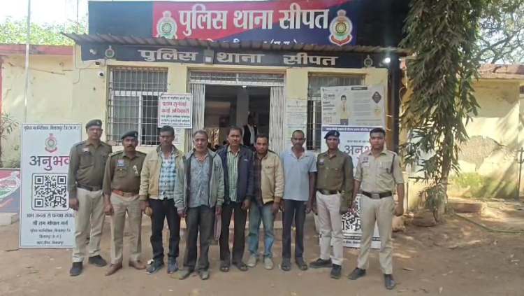 जेवरा जंगल से सागौन लकड़ी चोरी करते 5 आरोपी गिरफ्तार, पिकअप समेत सामान जब्त