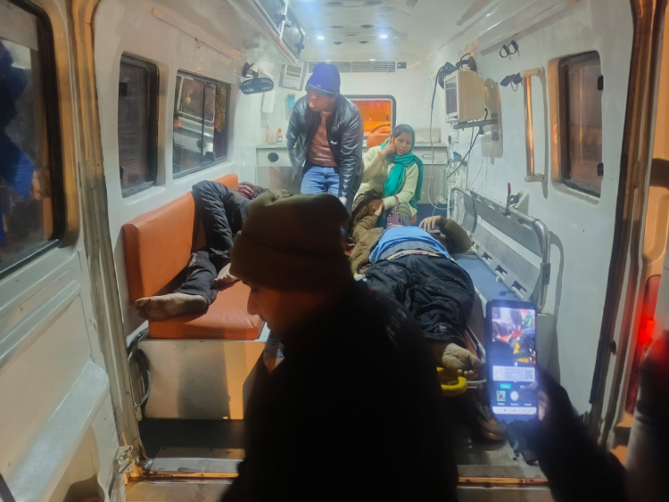 दर्दनाक हादसा : यमुना एक्सप्रेसवे पर कंटेनर ने 15 लोगों को कुचला, 6 की मौत-कई घायल