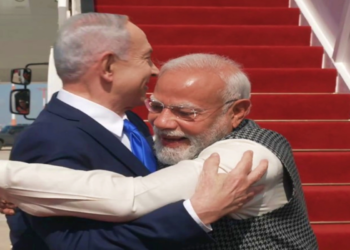 इजराइल दौरे पर पहुंचे पीएम मोदी, पीएम नेतन्याहू ने ‘अपने मित्र’ का किया गर्मजोशी से स्वागत