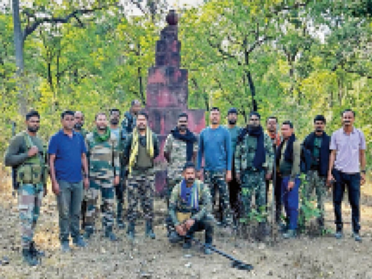 पल्सेगुंडी में नक्सलियों का कैंप जवानों ने ध्वस्त किया