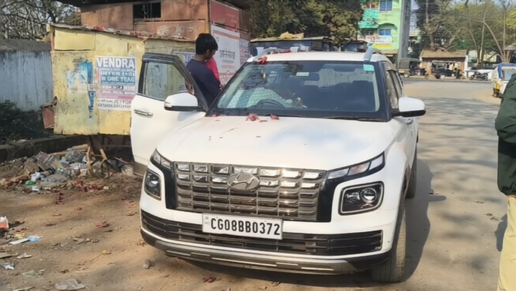 सडक़ पर पसरा रहा सन्नाटा, कार में मिला युवक का शव