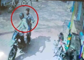 बैंक से पैस निकालकर जा रहे युवक से ढाई लाख की लूट