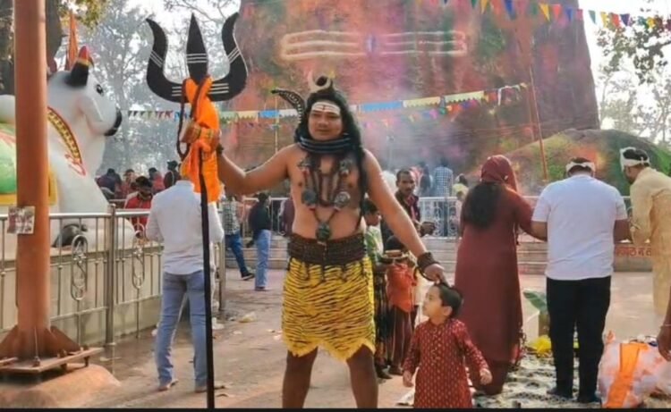 भकुर्रा महादेव की महिमा अपरंपार, महाशिवरात्रि पर उमड़ा श्रद्धालुओं का जनसैलाब,बोल बम के जयघोष से गूंज उठा भूतेश्वर धाम