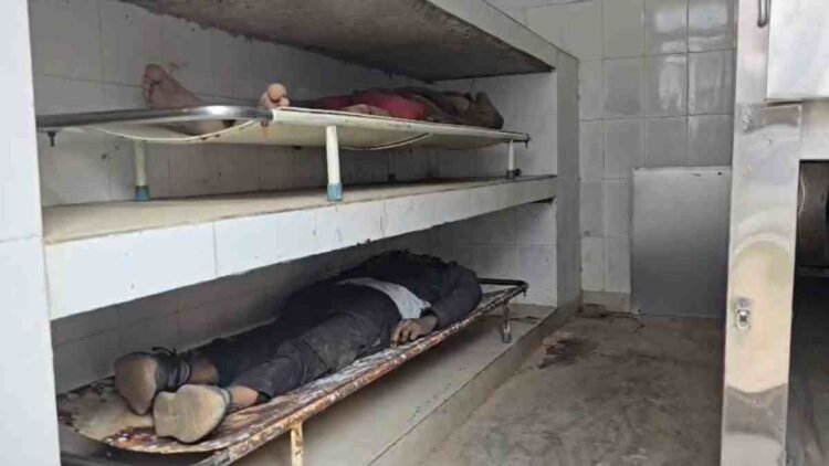 तेज रफ्तार पिकअप वाहन की टक्कर से दो मिस्त्रियों की मौत, एक गंभीर