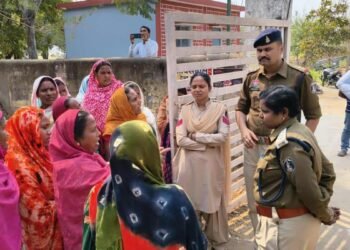 लिमाही में प्रस्तावित ट्रांसपोर्ट नगर का ग्रामीणों ने किया विरोध, कलेक्टर कार्यालय में सौंपा ज्ञापन