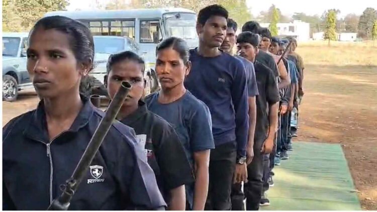 21 माओवादियों ने किया आत्मसमर्पण,76 लाख रुपए का ईनाम था