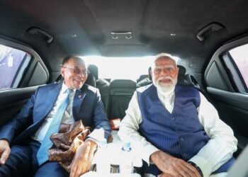पीएम मोदी ने मलेशिया के प्रधानमंत्री अनवर के साथ कार में यात्रा की, दोनों के बीच दिखाई दिया आपसी तालमेल