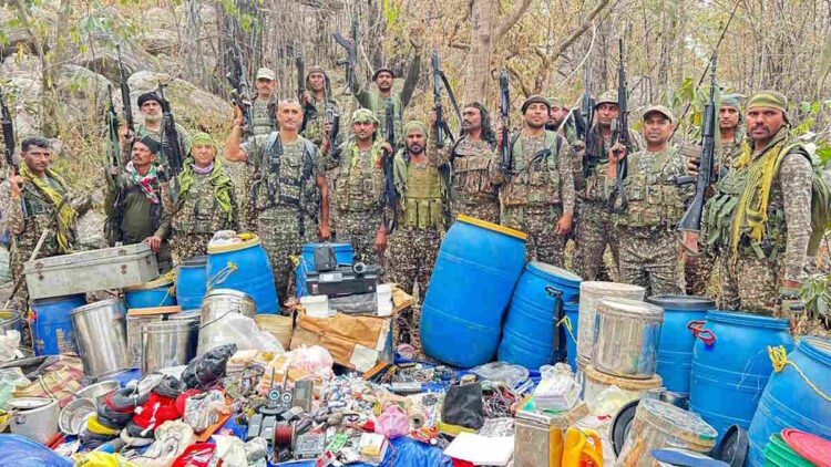 सुरक्षाबलों को मिली बड़ी सफलता, नक्सलियों का विशाल डंप बरामद किया