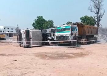 कोरबा में बड़ा हादसा: गिट्टी से भरा वाहन पलटा, युवक की मौत