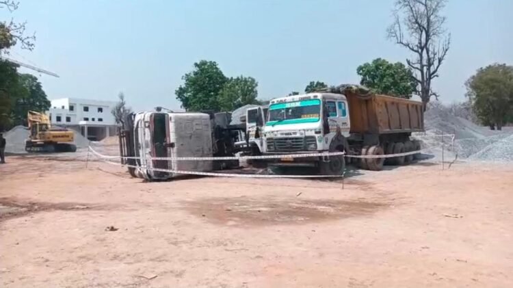 कोरबा में बड़ा हादसा: गिट्टी से भरा वाहन पलटा, युवक की मौत