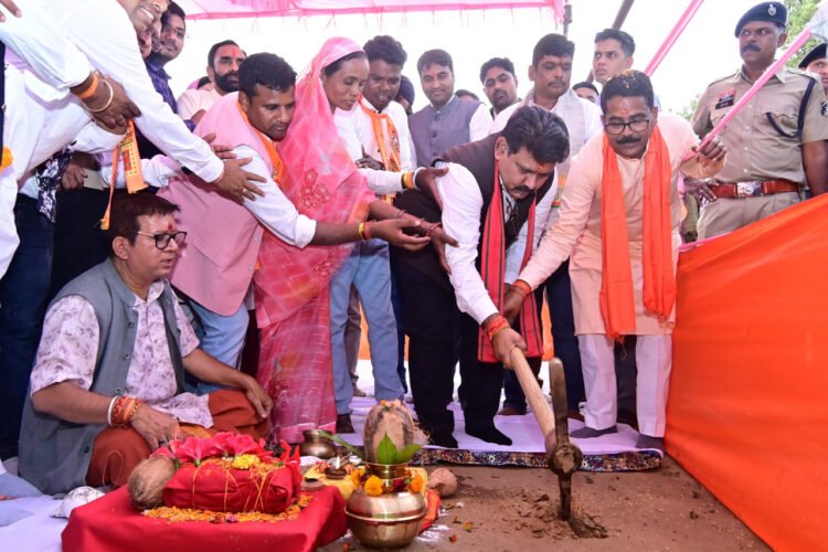 ठाकुरदिया खुर्द में राम मंदिर का उपमुख्यमंत्री विजय शर्मा ने किया भूमिपूजन