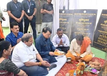 कनबेरी में आयोजित भूमिपूजन कार्यक्रम में 21.35 करोड़ रुपये के विभिन्न विकास कार्यों की रखी गई आधारशिला,कहा-पीएम जनमन योजना से कोरबा जिले के दूरस्थ अंचलों में विकास और समृद्धि की नई दिशा