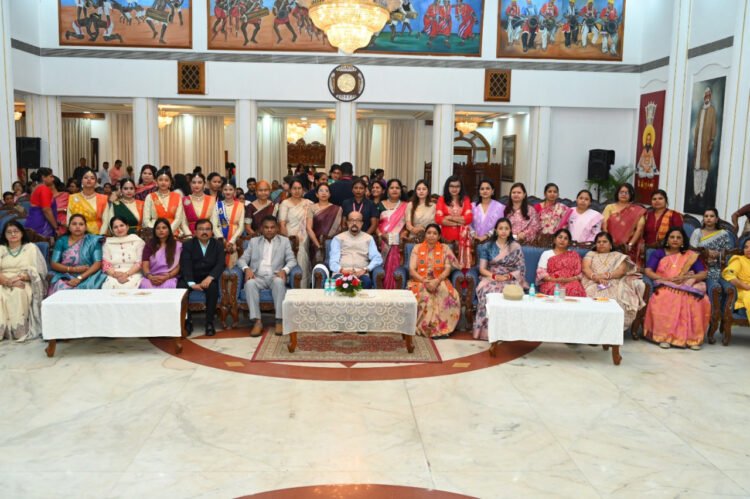 लोकभवन में अंतर्राष्ट्रीय महिला दिवस के अवसर पर ज़मीनी स्तर पर काम कर रही महिलाओं का हुआ सम्मान,राज्यपाल ने कहा-‘नारी शक्ति इस देश के विकास की धुरी, अंतिम पंक्ति की महिलाओं तक विकास पहुंचाने के लिए हम कृत संकल्पित‘‘