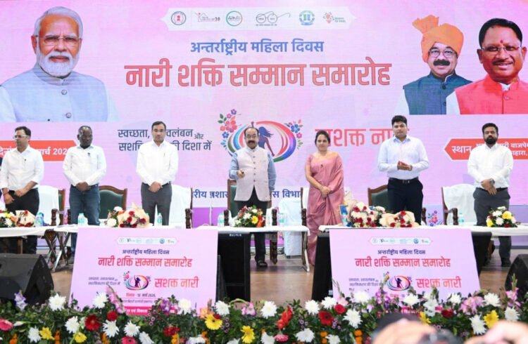 उप मुख्यमंत्री ने स्वच्छता, स्वावलंबन और सशक्तीकरण के लिए उत्कृष्ट कार्य करने वाली महिलाओं को किया सम्मानित,कहा-ईश्वर की अनुपम कृति हैं महिलाएं