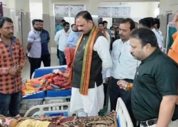 मनेन्द्रगढ़ सिविल अस्पताल में किया औचक निरीक्षण,मरीजों की सेहत से समझौता नहीं- स्वास्थ्य मंत्री श्याम बिहारी जायसवाल