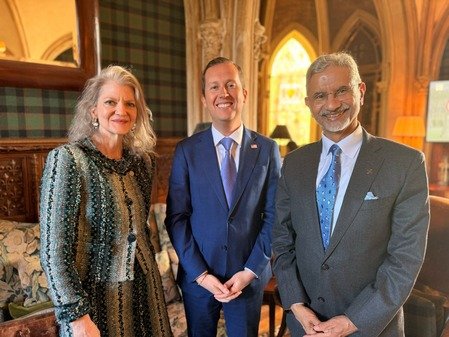 पेरिस में G7 विदेश मंत्रियों की बैठक : सर्जियो गोर ने विदेश मंत्री जयशंकर और रुबियो से की मुलाकात