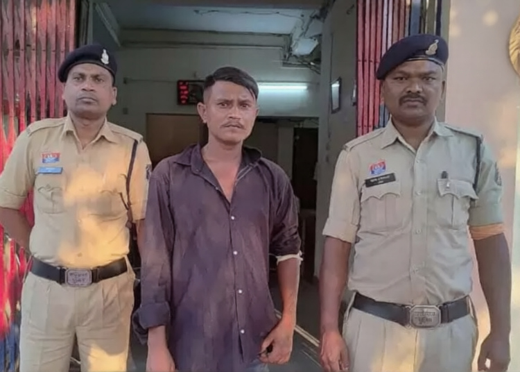 धमतरी में गांजा बेचते दो युवक पकड़े, 488 ग्राम गांजा व 28,900 रुपये का मशरूका जब्त