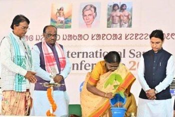 राष्ट्रपति मुर्मु 9वें अंतरराष्ट्रीय संथाल सम्मेलन में शामिल हुईं
