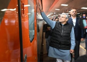 रेलवे अनधिकृत वेंडिंग सर्विसेज को रोकने के लिए क्यूआर कोड जैसे कदमों का कर रहा इस्तेमाल: रेल मंत्री