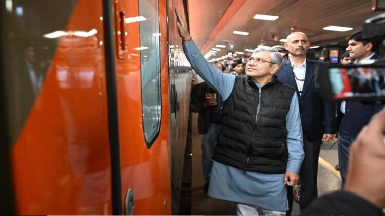 रेलवे अनधिकृत वेंडिंग सर्विसेज को रोकने के लिए क्यूआर कोड जैसे कदमों का कर रहा इस्तेमाल: रेल मंत्री