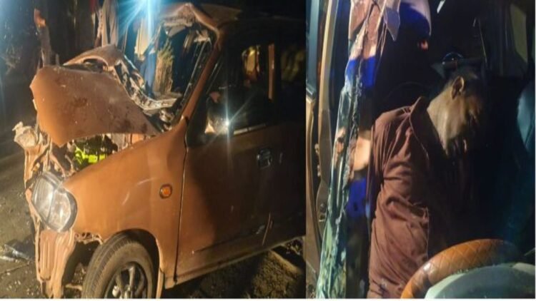 NH-43 पर भीषण हादसा: तेज रफ्तार कार ट्रैक्टर से टकराई, महिला समेत 2 की मौत