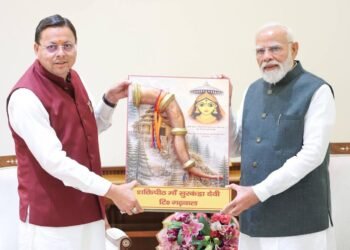 प्रधानमंत्री मोदी से मिले सीएम धामी, मां सुरकंडा देवी की प्रतिकृति की भेंट