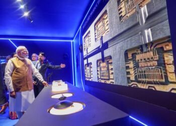 पीएम मोदी ने गुजरात के साणंद में सेमीकंडक्टर ओएसएटी सुविधा का किया उद्घाटन