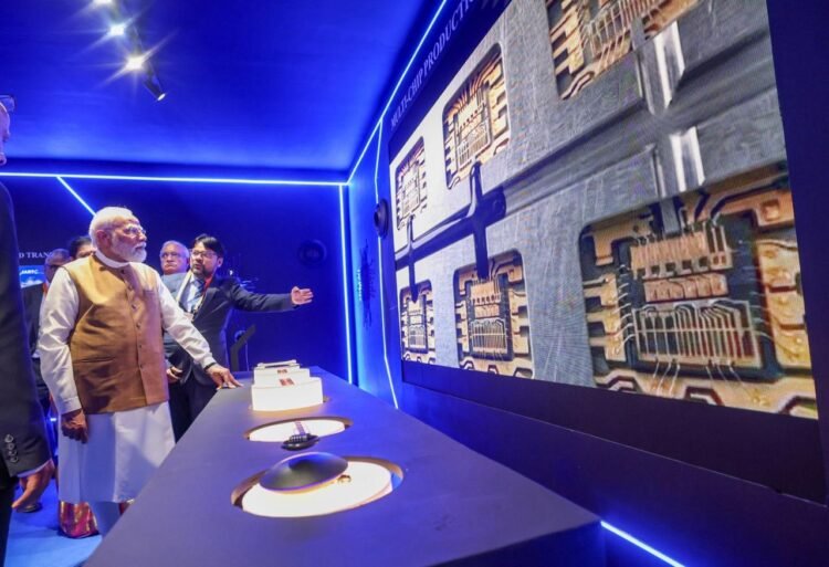 पीएम मोदी ने गुजरात के साणंद में सेमीकंडक्टर ओएसएटी सुविधा का किया उद्घाटन