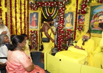 राष्ट्रपति द्रौपदी मुर्मु ने वृंदावन में संत प्रेमानंद महाराज से भेंट कर अध्यात्म और जनकल्याण पर चर्चा की