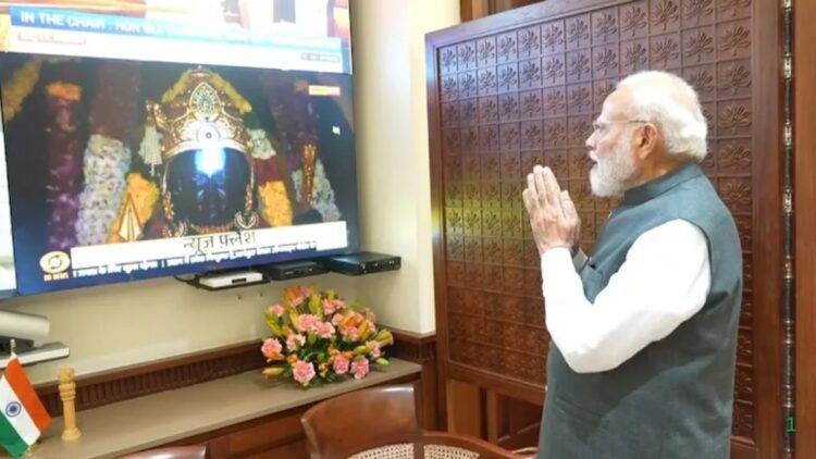 अभिजीत मुहूर्त में रामलला का सूर्य तिलक, पीएम मोदी ने भी किया दर्शन