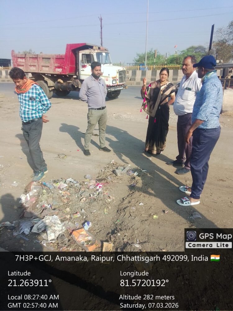 निगम स्वास्थ्य विभाग अध्यक्ष गायत्री सुनील चंद्राकर ने टाटीबंध तालाब और बस्ती क्षेत्र की सफाई व्यवस्था का जोन स्वास्थ्य अधिकारी सहित किया प्रत्यक्ष निरीक्षण