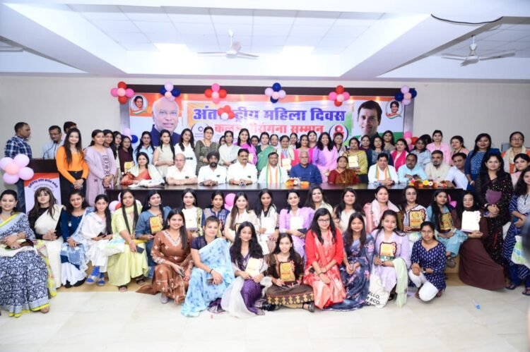 कांग्रेस ने किया महिला पत्रकारों का ‘‘कलम वीरांगना सम्मान’’