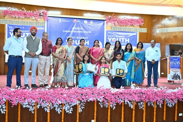 माय भारत स्वयंसेवकों की दमदार भागीदारी: विकसित भारत युवा संसद में बिलासपुर की आरती कुमारी प्रथम, गरियाबंद की हर्षिता यादव द्वितीय और दुर्ग के दीपांशु नेताम तृतीय