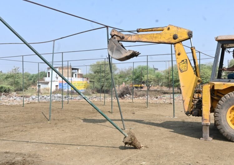 नगर निगम भिलाई ने अवैध अतिक्रमण हटाने की कार्यवाही की