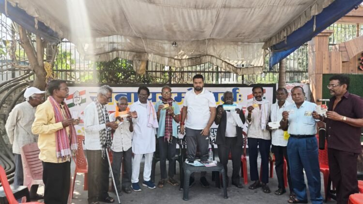 निराश्रित पेंशन धारकों को ट्रिपल इंजन की सरकार में नहीं मिल पा रही पेंशन