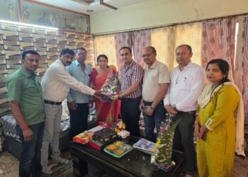 नवनिर्वाचित राज्य सभा सदस्य खमतराई निवासी लक्ष्मी वर्मा को नगर निगम जोन अधिकारियों ने निर्वाचन पर दी हार्दिक शुभकामनाएं