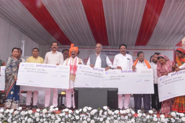 बीरगांव के विकास को मिली नई गति: सांसद बृजमोहन अग्रवाल ने उपमुख्यमंत्री अरुण साव के साथ 55 करोड़ रुपये के कार्यों का किया भूमिपूजन एवं लोकार्पण