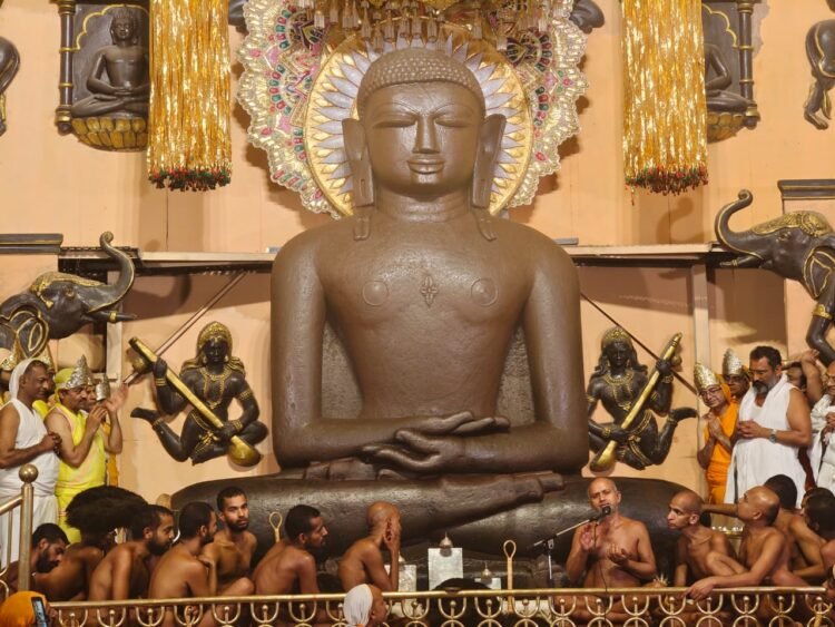 सिद्धक्षेत्र कुण्डलपुर में प.पू. पट्टाचार्य श्री विशुद्धसागर जी महाराज ससंघ की हुई भव्य मंगल अगवानी