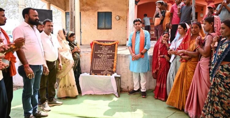 ग्रामीण विकास को नई रफ्तार: राजस्व मंत्री टंकराम वर्मा ने 7.82 करोड़ की लागत से बनने वाले नवापारा–सकरी–सतभांवा मार्ग का किया भूमिपूजन,कहा-सरकार आधारभूत ढांचे को मजबूत करने लगातार काम कर रही