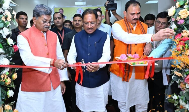 स्वास्थ्य के प्रति जागरूकता का संदेश: मुख्यमंत्री साय ने विधानसभा परिसर में तीन दिवसीय स्वास्थ्य शिविर का किया शुभारंभ