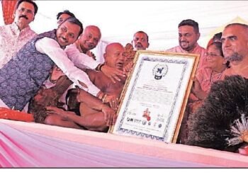 कलश के आकार में विश्व का पहला जैन मंदिर भांडगांव के भक्तामर कलश तीर्थ को यू-एन बुक का प्रमाणपत्र