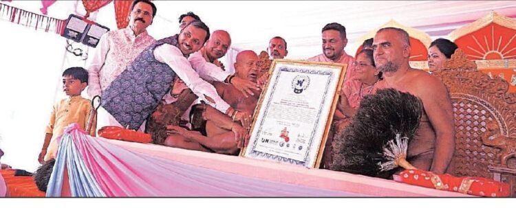 कलश के आकार में विश्व का पहला जैन मंदिर भांडगांव के भक्तामर कलश तीर्थ को यू-एन बुक का प्रमाणपत्र