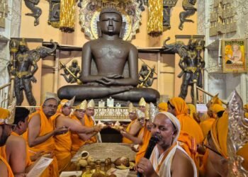 कुण्डलपुर में भगवान श्री अनंतनाथ जी का ज्ञान तथा मोक्ष कल्याणक महोत्सव एवं भगवान श्री अरनाथ जी का मोक्ष कल्याणक महोत्सव पर निर्वाण लाडू चढ़ाया गया