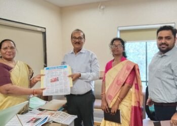 झारखंड के सूचना एवं जनसंपर्क विभाग की टीम ने छत्तीसगढ़ संवाद द्वारा प्रकाशित ‘रोजगार और नियोजन’ की ली जानकारी