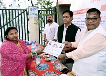 प्रबंध निदेशक भीम सिंह कंवर ने हितग्राहियों को वितरित किया प्रमाण पत्र,राजधानी के 14 स्थानों पर लगेंगे समाधान शिविर