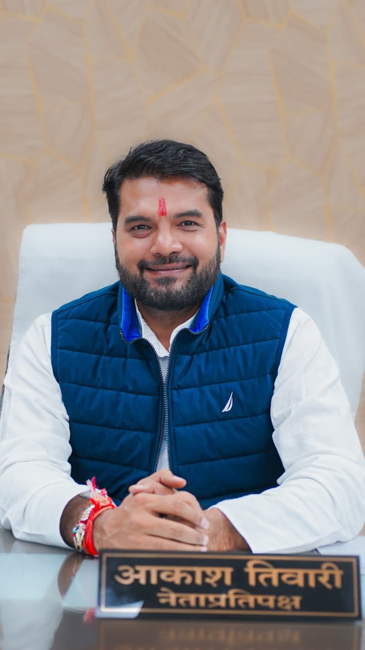 शटर खोलने पर यू-टर्न! निगम पर भड़के नेता प्रतिपक्ष आकाश तिवारी