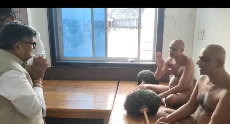 पंजाब राज्य के राज्यपाल गुलाबचंद कटारिया ने भगवान शांतिनाथ के दर्शन कर लिया मुनि द्वय का आशीर्वाद