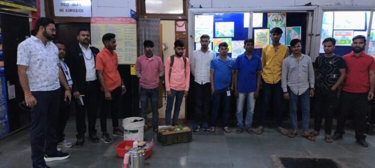 अनाधिकृत वेंडरों की रोकथाम हेतु दुर्ग स्टेशन पर चलाया गया औचक खानपान जांच अभियान -ऑपरेशन क्लीन