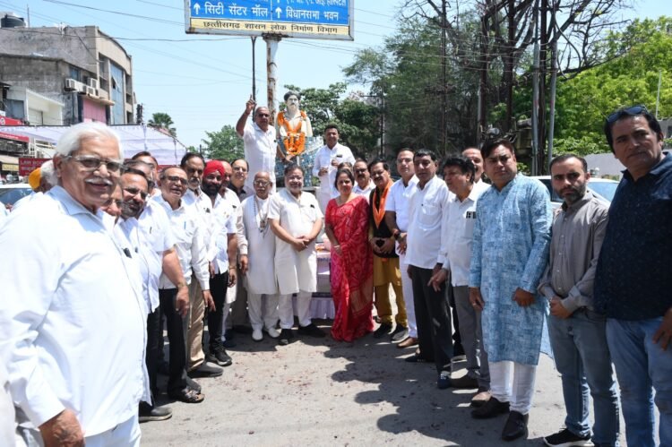 विधायक सुनील सोनी, महापौर मीनल चौबे जनप्रतिनिधियों और नागरिकों ने हेमू कालाणी की जयंती पर किया नमन
