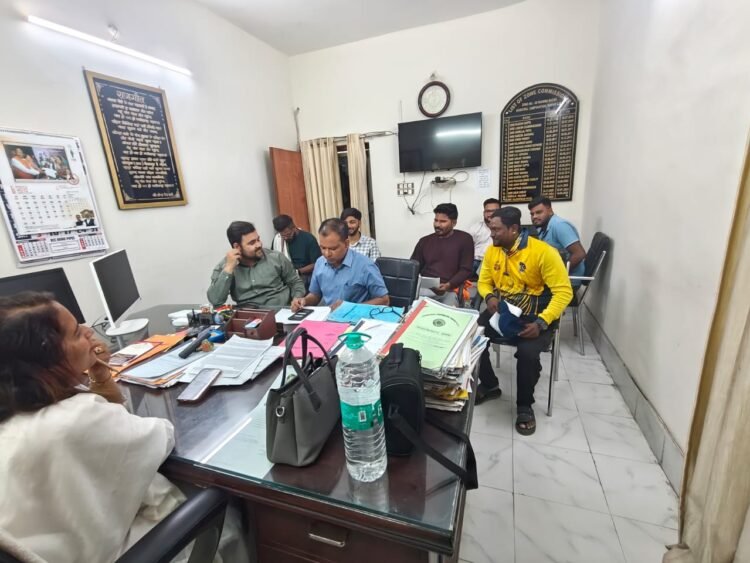 आयुक्त के निर्देश पर जोन 8 में बकायादारों के खिलाफ अभियान शुरू